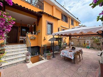 VILLA A SCHIERA A ROMA