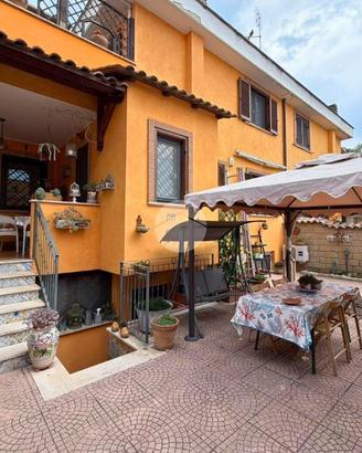 VILLA A SCHIERA A ROMA
