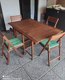 Tavolo con sedie