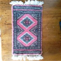 piccolo tappeto da tavolo