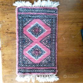 piccolo tappeto da tavolo