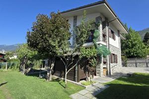 VILLA SINGOLA PREDISPOSTA COME PROPRIETA' BIFAM...