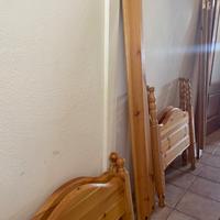 Due letti singoli in pino di Svezia