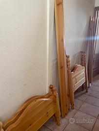 Due letti singoli in pino di Svezia