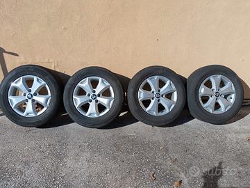 cerchi in lega con gomme invernali dacia duster 