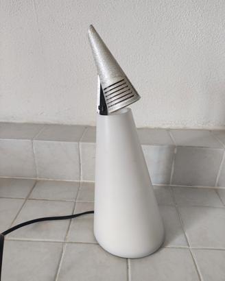 Lampada da tavolo Iota, design Hikaru Mori per Nem