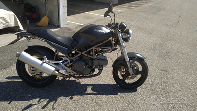 Ducati Monster 600 dark