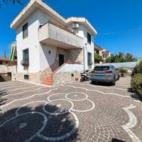 Varcaturo - Villa singola su 3 livelli