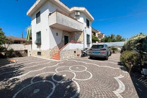 Varcaturo - Villa singola su 3 livelli