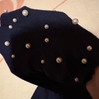 Maglia blu con perle