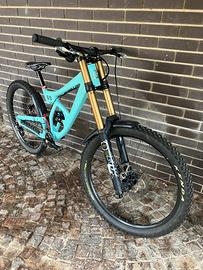Bici DH taglia piccola. MDE 69 tutta Fox Kashima