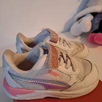 Scarpe da ginnastica con strappo bambina