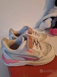 Scarpe da ginnastica con strappo bambina