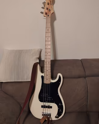 Squier pj