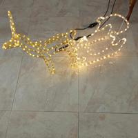 Renna natalizia luminosa