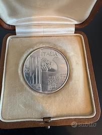 Moneta 20 lire Mussolini con custodia fascio