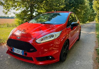 Fiesta ST 2016 molten red