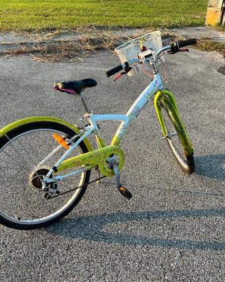 Bici da bambina 16” – Cestino e torcia inclusi