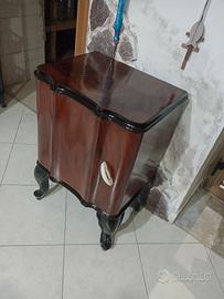 Comodino chippendale