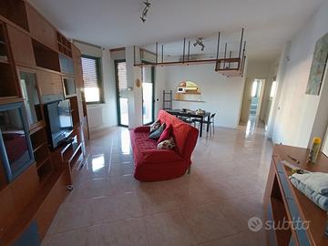 Trivani arredato, posto auto e box USO TRANSITORIO