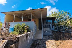 villa indipendente zona Piana Degli Albanesi
