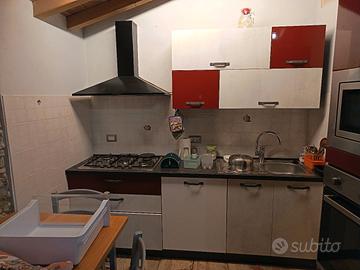 cucina completa più divano