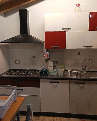 cucina completa più divano