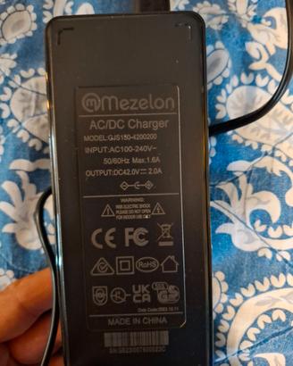Caricabatterie Mezelon42V2A per e-bike/monopat 36V