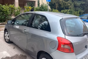 Toyota Yaris 1.0 Benzina – 3 porte – Motore ok
