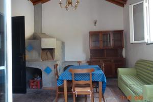 Casa singola due vani ingresso e accessori