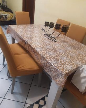 tavolo allungabile e sedie 