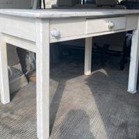 tavola cucina anni 50 con mattarello e sul fianco 