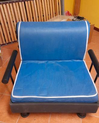Poltrona letto con materasso e struttura in ferro