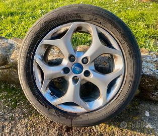 Cerchi in lega originali Ford 16 con gomme montate