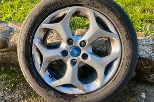Cerchi in lega originali Ford 16 con gomme montate