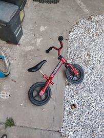 bici senza pedali e triciclo con tettuccio