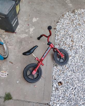 bici senza pedali e triciclo con tettuccio