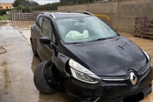 Renault clio sporter 2 duel  - 2018 - Incidentata