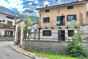 CASA DI TESTA CON CORTE ESCLUSIVA FR. OSEACCO