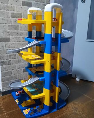 Parcheggio con sticker per macchine per bambini