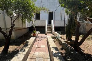 Intera abitazione con garage e giardino
