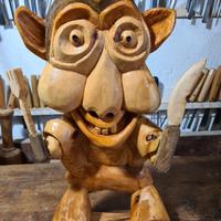 oggetti in legno intagliati