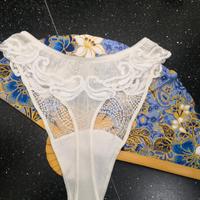 mutandina floreale e trasparente