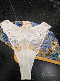 mutandina floreale e trasparente