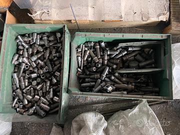 Perni e boccole per stampi Tr e gomma 1€ a coppia