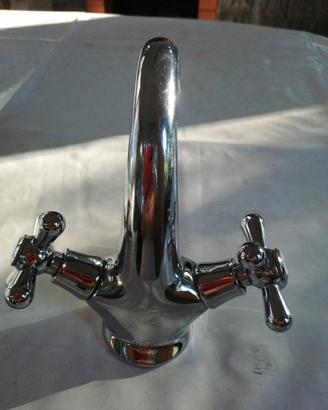rubinetto lavabo bagno
