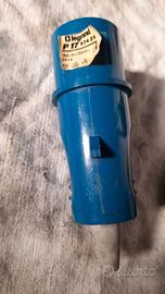 Spina 220v di tipo industriale