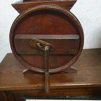 Vecchia Zangola in Legno marcata M.C.