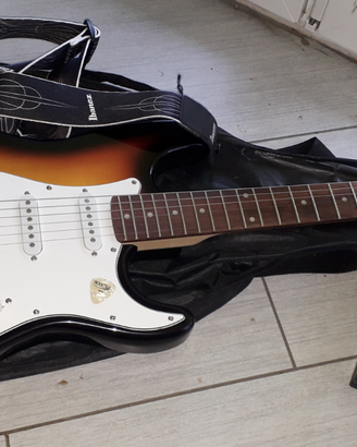 Chitarra Ibanez e sintetizzatore