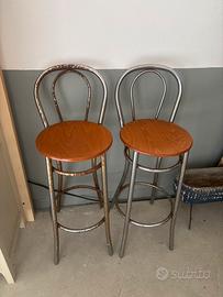 Due sgabelli da bar